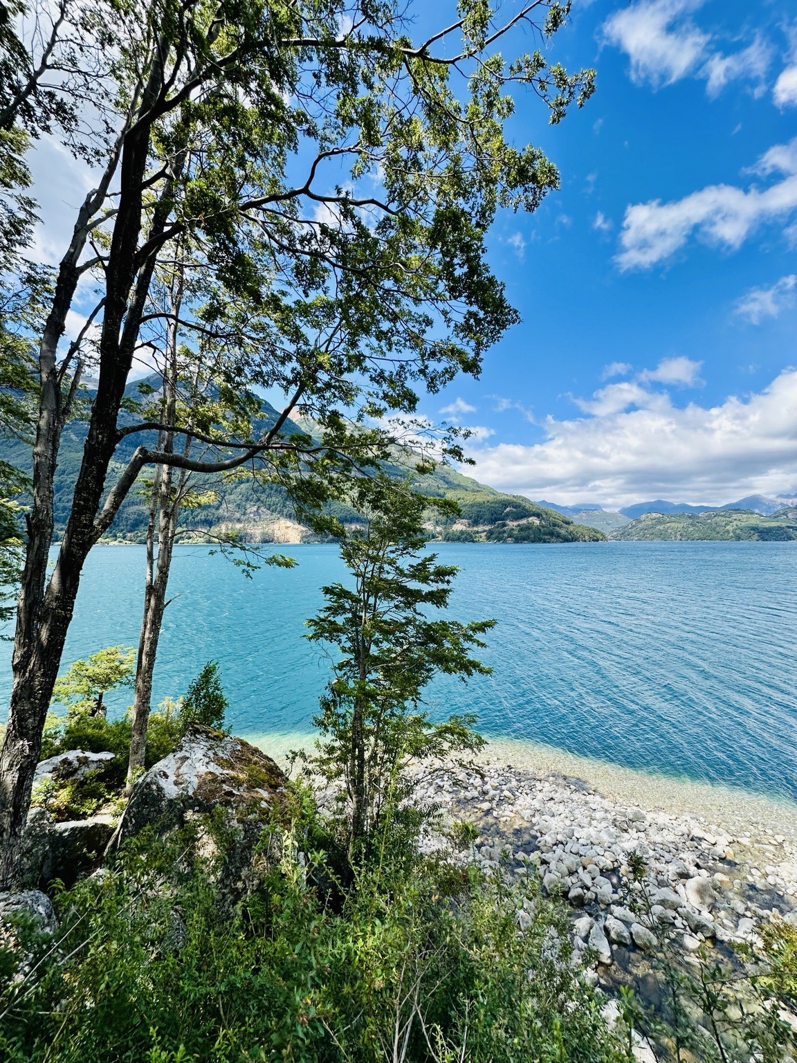 A glimpse of the lake